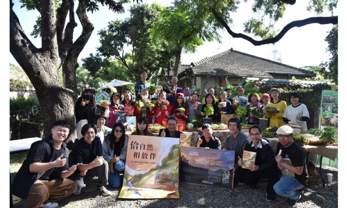 人、產業、生態的三方永續 《佮自然相放伴「墾丁國家公園友善農業」小農誌》