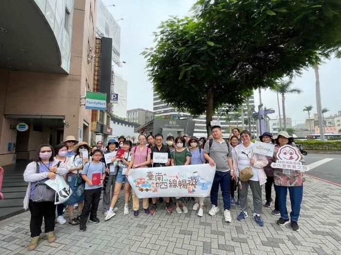 台灣好行 臺南四線暢遊首週開跑 帶遊客體驗必比登美食、開箱大航海時代故事