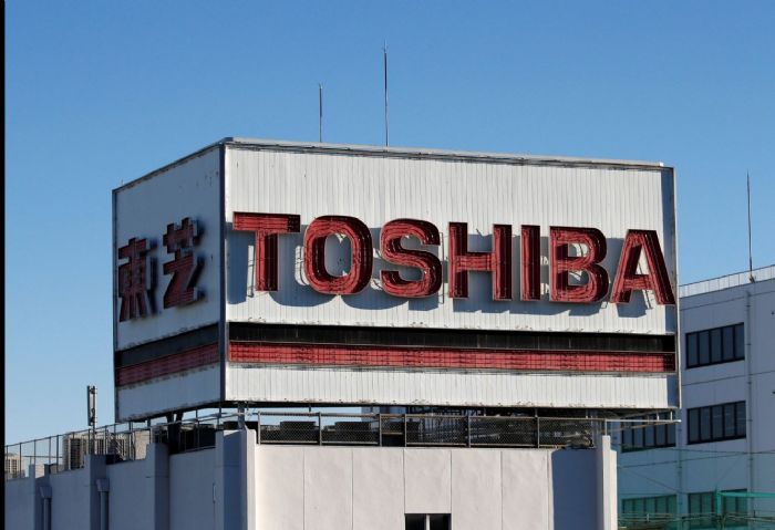 東芝退市美鋼賤賣　日美製造業落寞的縮影