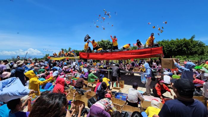 三年一科迎王平安祭典：琉球王船進水典禮熱鬧登場