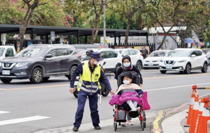 高市道安持續精進 呼籲市民 尾牙餐敘勿酒駕 元旦連假出遊 請多搭乘輕軌捷運 高市警加強管制疏導