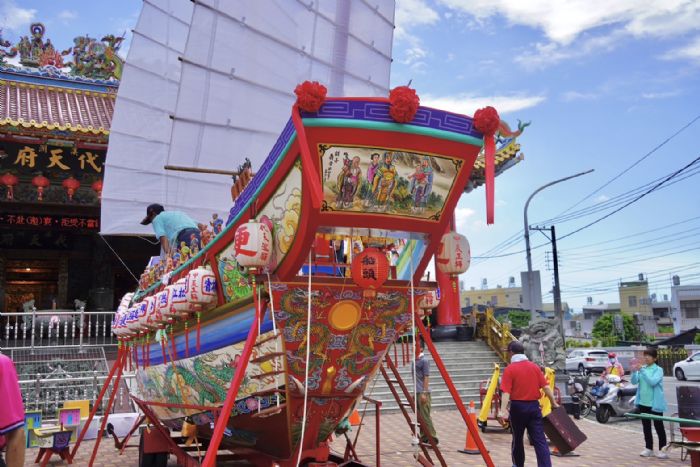 屏東迎王平安祭典：王船開水路儀式掀起祈福風潮