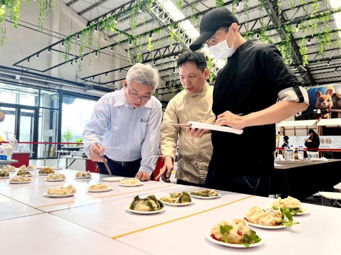 屏東迎新春熱鬧開幕 「屏東餃子王」競賽掀起歡樂風潮