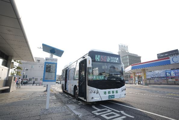 高雄市交通局：太陽能電子紙智慧型站牌即將登場