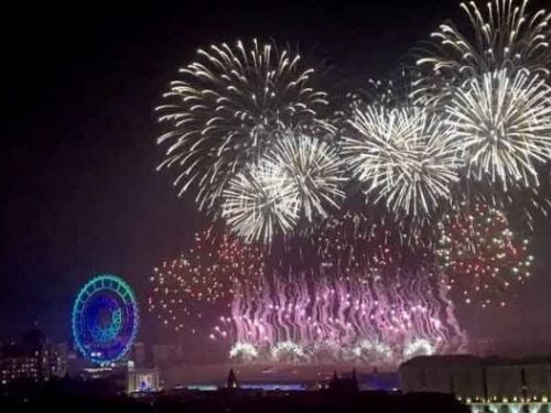 無人機營造流星雨煙火 義大樂園與校園聚萬眾共度跨年