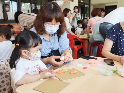 暑期大手牽小手，童在藝起玩 高市自強非營利幼兒園暑假親子活動趣