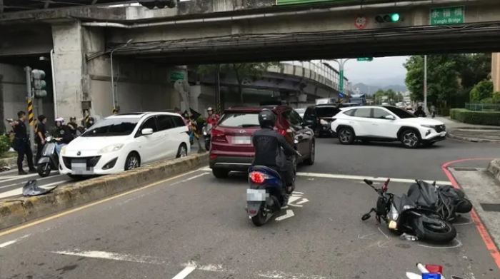 上班遇死劫！護理師遭闖紅燈騎士撞飛腦死